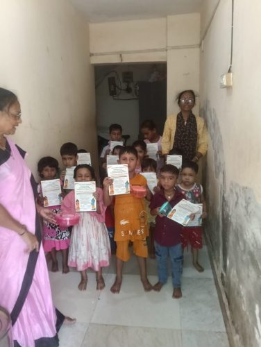  Gopal Kala with Aaganwadi children.