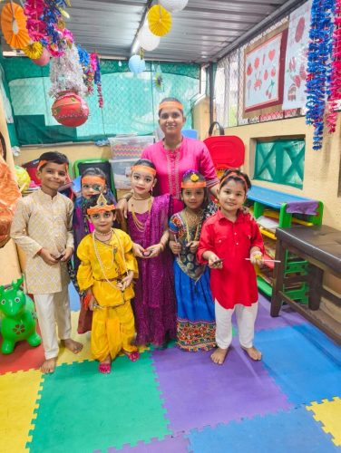 Gopal Kala with Aaganwadi children