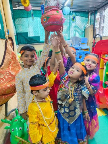 Gopal Kala with Aaganwadi children